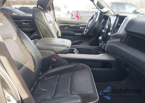 2021 Ram 1500 Laramie 4X4 5'7 Box z USA, uszkodzony, nr VIN 1C6SRFJT3MN743486